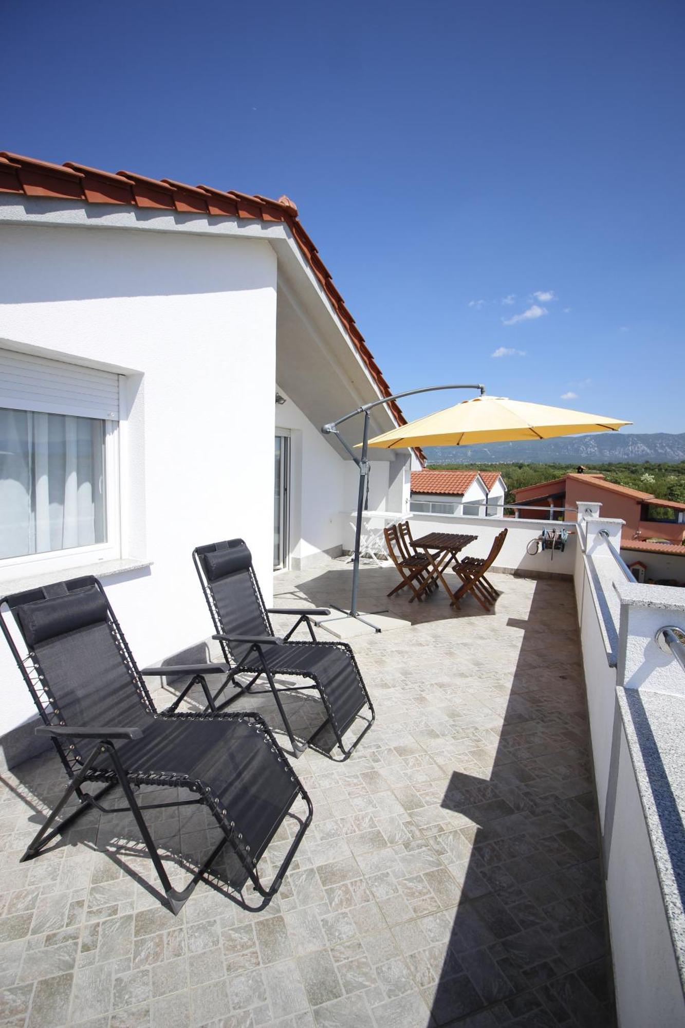 Apartment Castelmuschio Omisalj Bagian luar foto